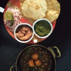 A picture of Punjabi chole bhature.