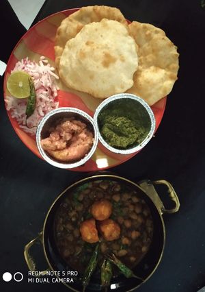 A picture of Punjabi chole bhature.