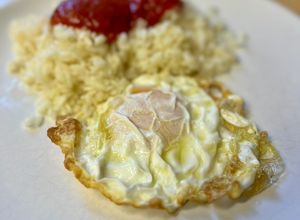 Una foto de Como hacer el mejor huevo frito con puntilla del mundo mundial 🤤🍳