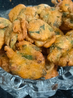 મેથીના ગોટા (methi gota Recipe in Gujarati) રેસીપી મુખ્ય ફોટો