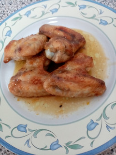 Una foto de Alitas de pollo en salsa