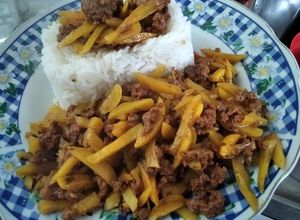 Una foto de Ollucos con carne molida