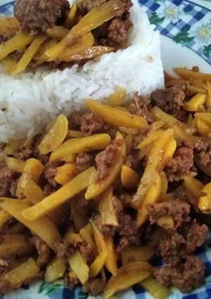 Una foto de Ollucos con carne molida