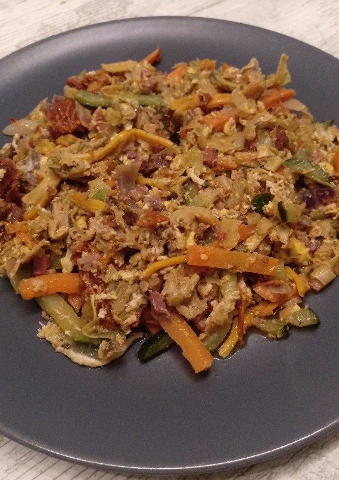 Una foto de Revuelto de verduras y setas