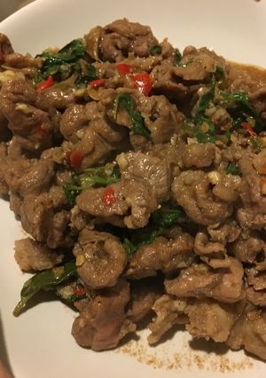 รูปของ กะเพราเนื้อน่องลาย