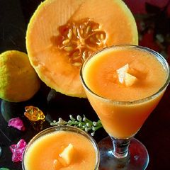 Muskmelon orange juice A picture of Muskmelon orange juice.