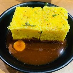 A picture of Besan dhokla.