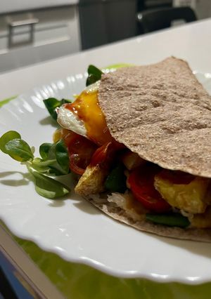 Foto di Piadina HOMEMADE con hummus e uovo 🌮🌱🍳