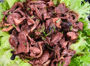 Hình của món Tim heo xào hành tây.