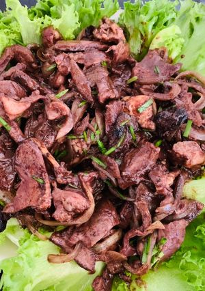 Hình của món Tim heo xào hành tây.