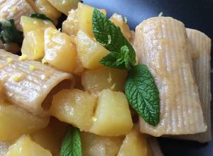 Foto di Paccheri con patate al vino bianco, con limone e menta fresca!