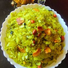 A picture of Poha Chivda.