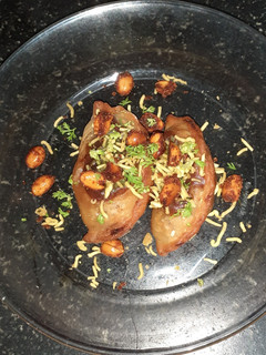 જામનગર ના તીખાં ઘૂઘરા(Jamnangar Tikha Ghughra Recipe In Gujarati) રેસીપી મુખ્ય ફોટો