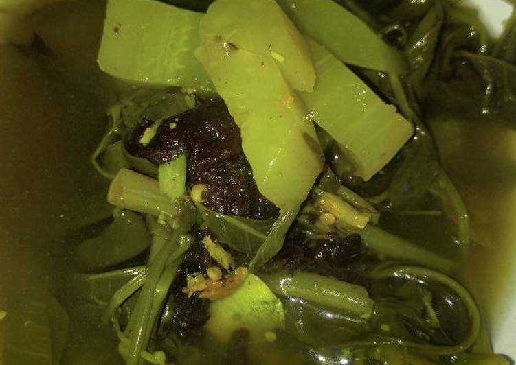 Langkah Mudah untuk Menyiapkan Sayur asem kangkung kra&#39;i, Sempurna