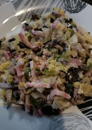 Une photo de Salade de chou vert au lardon vinaigre de noix