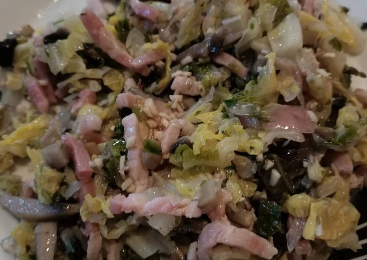 Comment Préparer Les Salade de chou vert au lardon vinaigre de noix