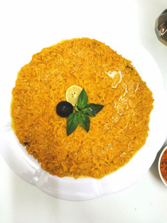 صورة لوصفة الارز المعدوس أو أرز بالعدس الاحمر اكله مشهوره في السعوديه