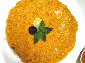صورة لوصفة الارز المعدوس أو أرز بالعدس الاحمر اكله مشهوره في السعوديه