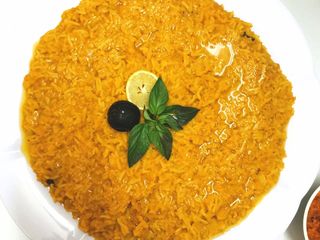 الارز المعدوس أو أرز بالعدس الاحمر اكله مشهوره في السعوديه