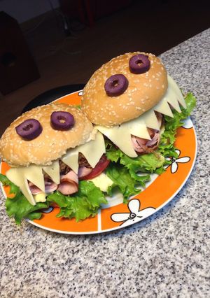 Una foto de Hamburguesas caseras - "Monster Burgers"