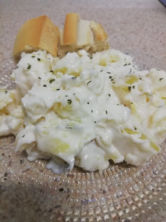 Una foto de Papas alioli