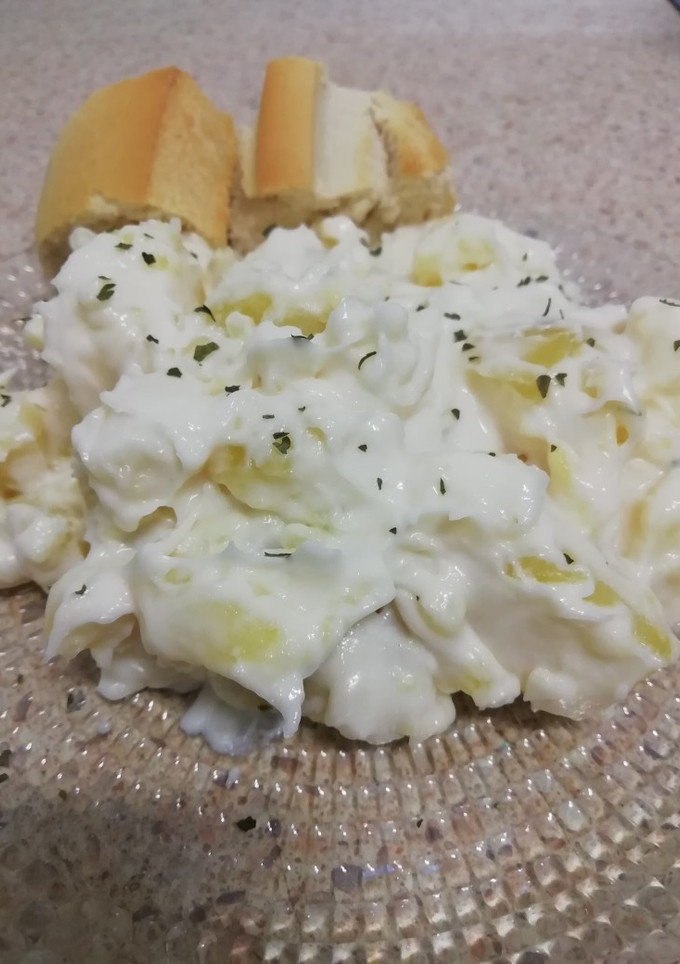 Una foto de Papas alioli