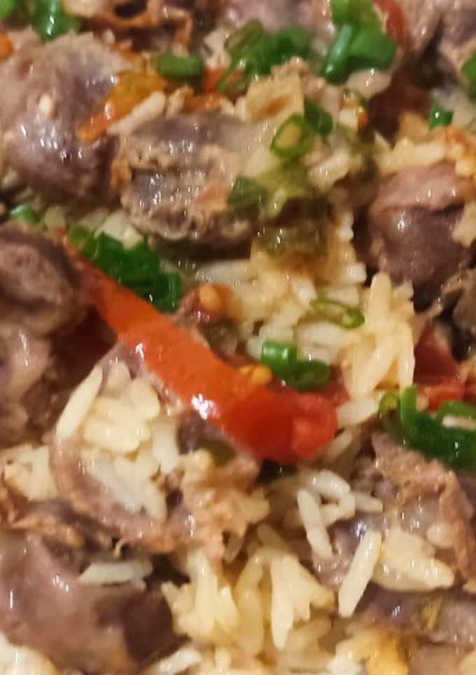 Una foto de Arroz con molleja de pollo