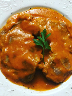 Una foto de Chuletas en salsa a la jardinera