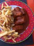 Patatas fritas en airfryer con costillejas y tomate