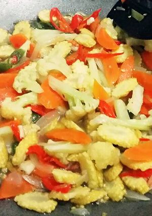 Foto resep Tumis Baby corn bowo(brokoli wortel)😉