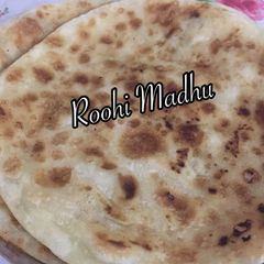 A picture of Aloo Bharye Parathye.