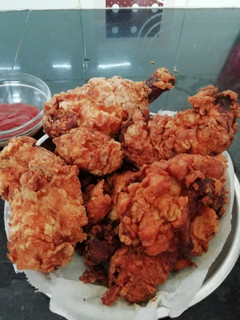 KFC ஸ்டைல் ஃப்ரைடு சிக்கன்(kfc style fried chicken recipe in tamil) செய்முறை முக்கிய புகைப்படம்