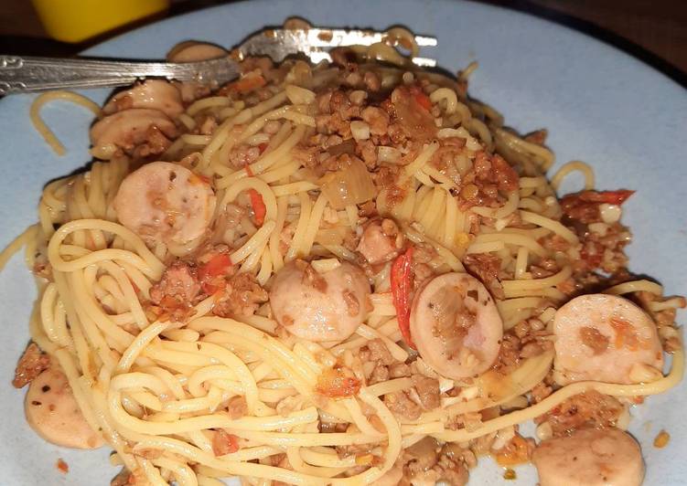 Langkah Mudah untuk Membuat Spaghetti tumis daging cincang, Sempurna