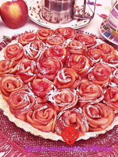 Una foto de Tartaleta de Rosas de Manzana y Crema Pastelera