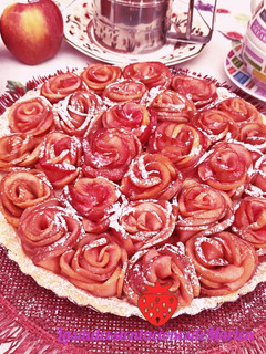 Una foto de Tartaleta de Rosas de Manzana y Crema Pastelera