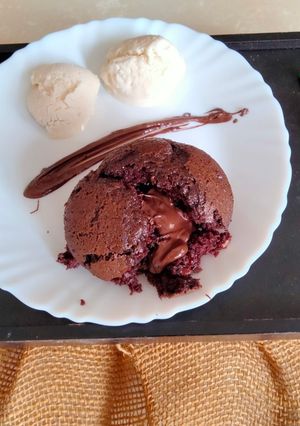 A picture of Eggless Ragi flour choco lava cupcake.