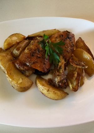 Foto principal de Pollo al horno con ajos, limón y tomillo