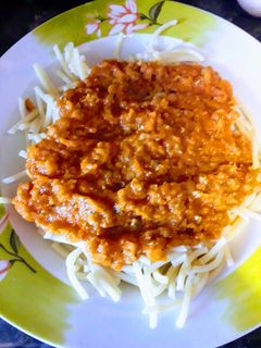 Vöröslencse ragu spagetti tésztával recept fotója