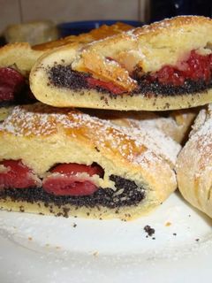 Fonott mákos meggyes. Különleges. #karácsonyi kihívás 2018 recept fotója