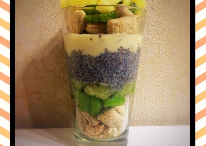 Desayuno saludable: Vaso de cereales, anana, kiwi, yogur y chía Receta de  geri : @ en Instagram- Cookpad
