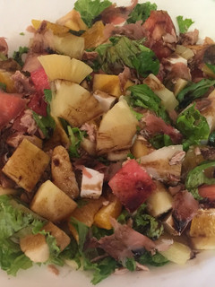Una foto de Ensalada con Frutas de Temporada