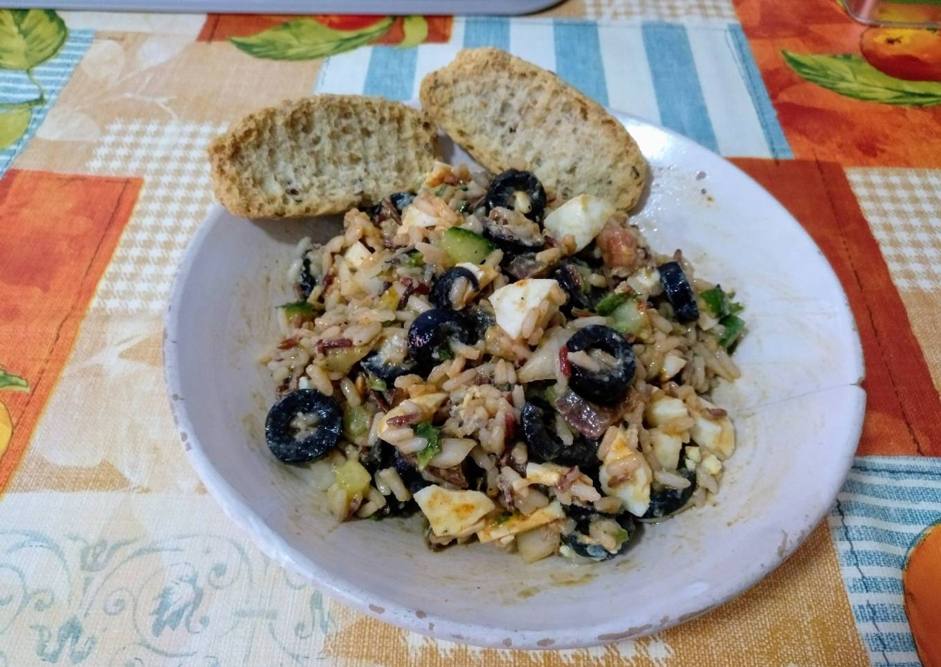 Aprovechando restos: ensalada tres arroces con pico de gallo
