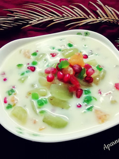 फ्रूट कस्टर्ड(Fruit custard recipe in Hindi) रेसिपी मुख्य फोटो