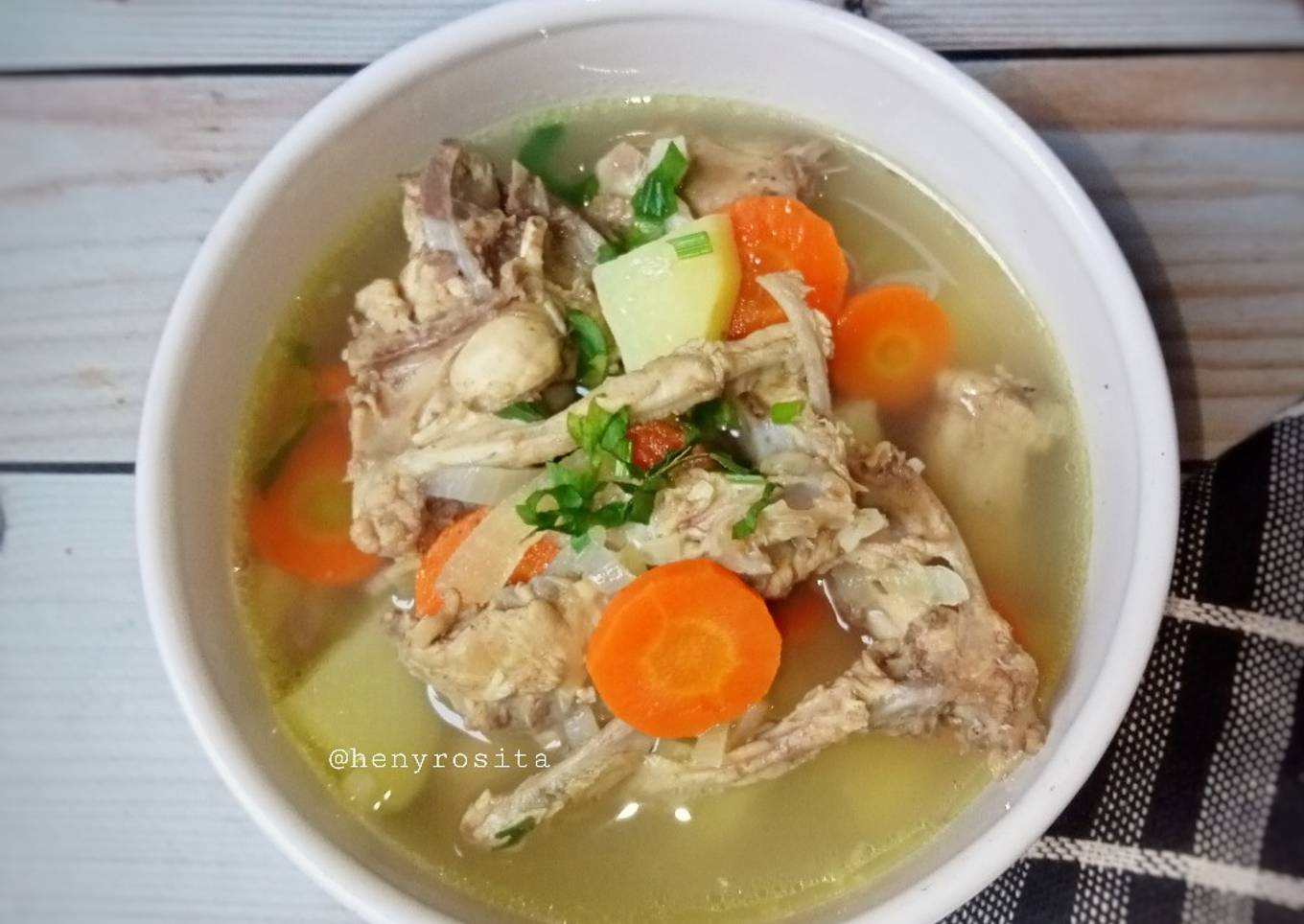 Sop Bening Balungan Ayam