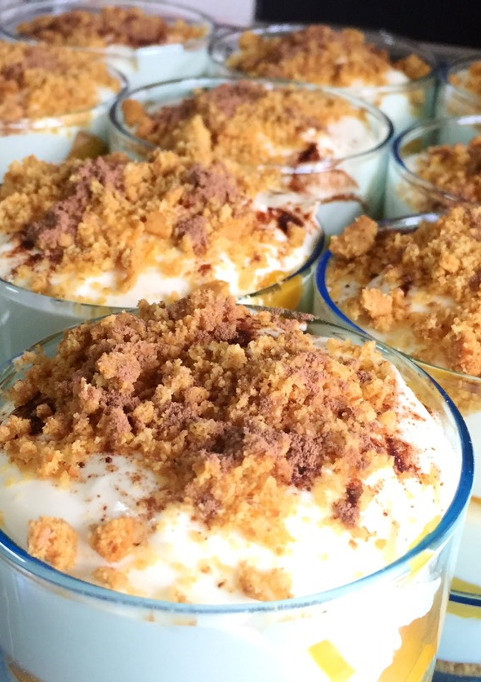 Una foto de Falso tiramisú de mango (o frutas ligeras variadas)