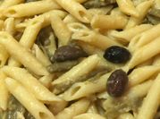 Una foto di hummus di ceci