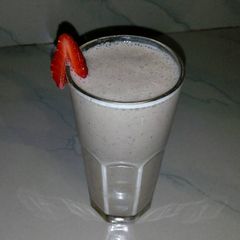 A picture of Creamy banana and cinnamon smoothie.