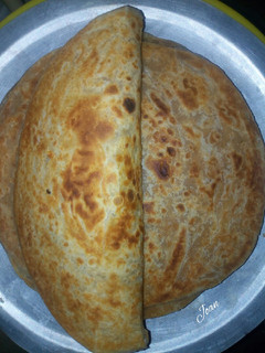 A picture of Brown chapatis.