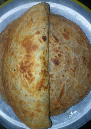 A picture of Brown chapatis.