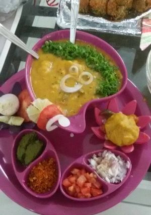स्टफ्ड वेज कचोरी दाल ढोकली (Stuffed veg kachori dal dhokali recipe in hindi) रेसिपी मुख्य फोटो